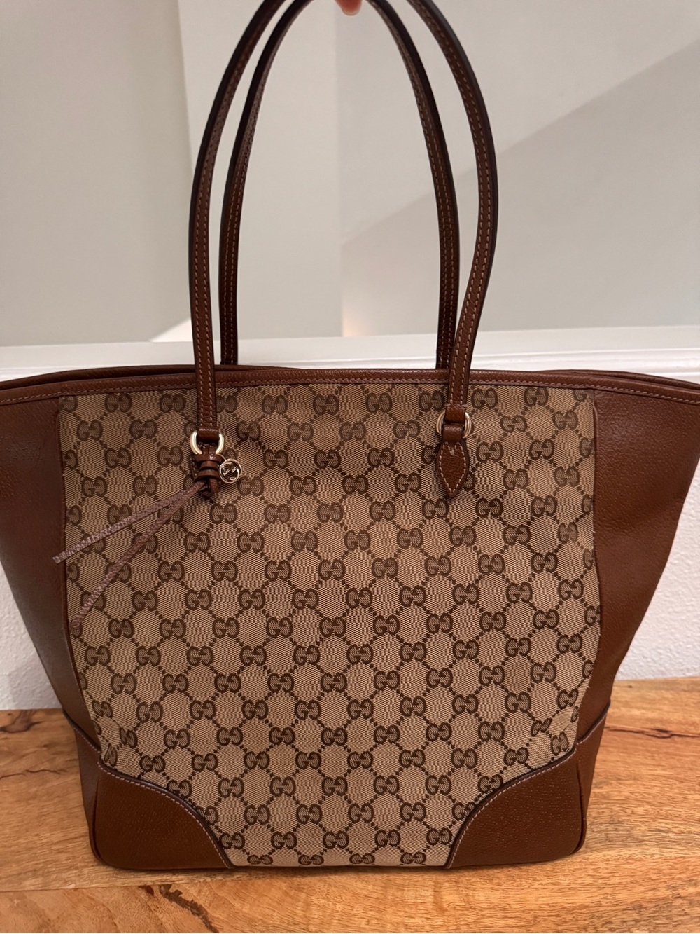 Sold !
Gucci Tan/Brown GG Canvas Tote